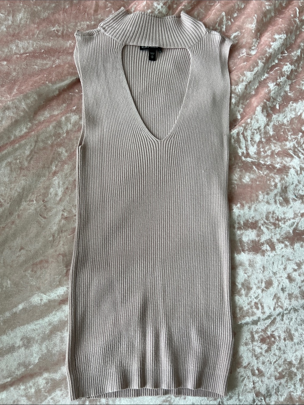 Express Sleeveless Ribbed V-Neck Tank Top - Light Mauve